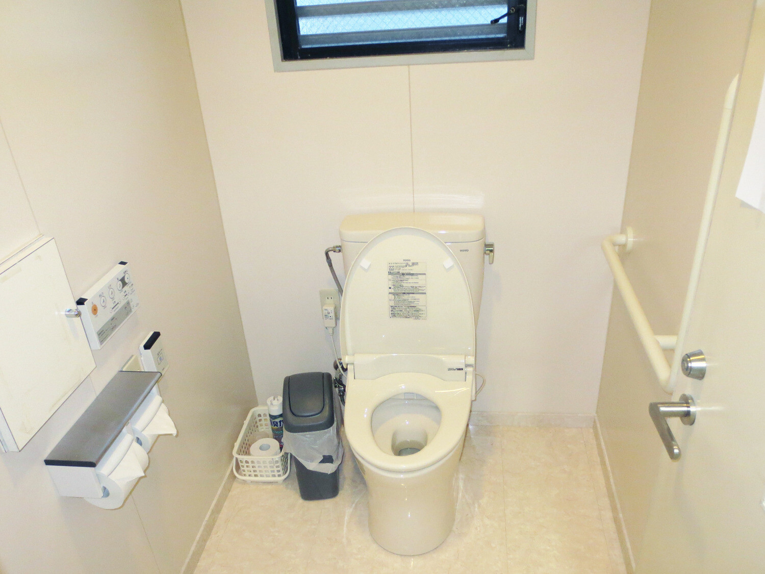 大阪市旭区診療所　患者様用トイレ改装工事TOTOパブリック便器