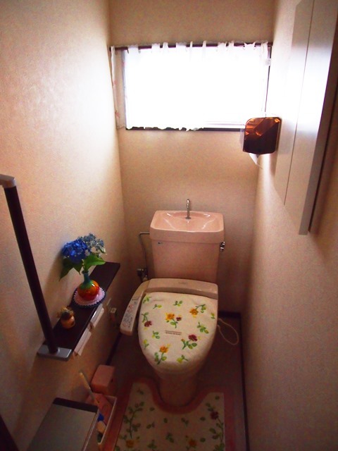 トイレ内装リフォームで安全な空間に★