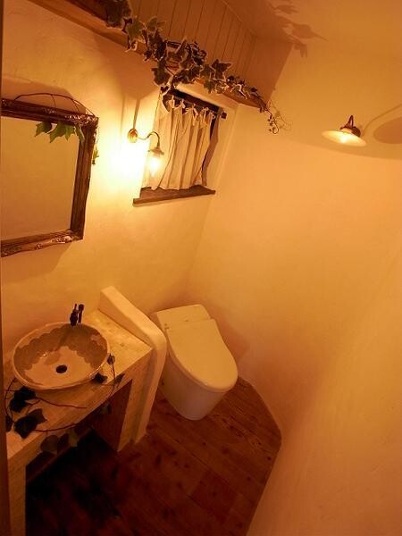 本格アンティークなトイレ室