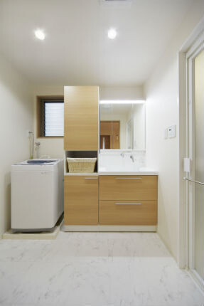 デザイン性と収納力に優れた洗面化粧台 リフォーム実例 Toto株式会社