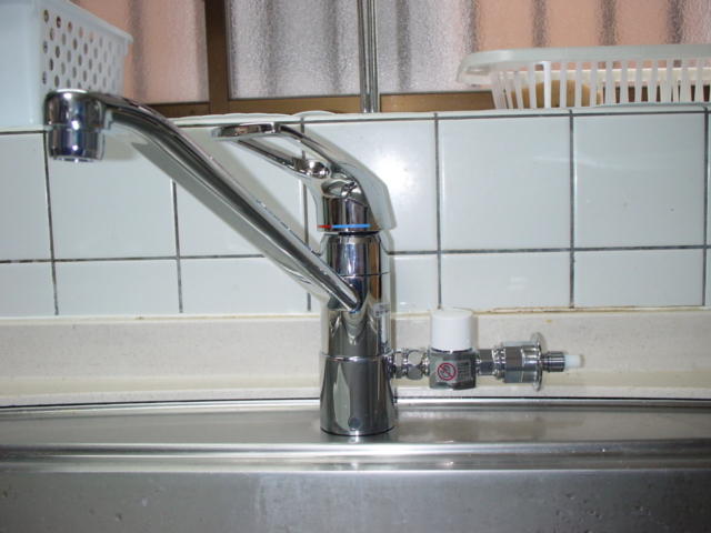 食洗器の分岐金具をセットしたシングルレバー水栓をTOTO製品にリモデル！