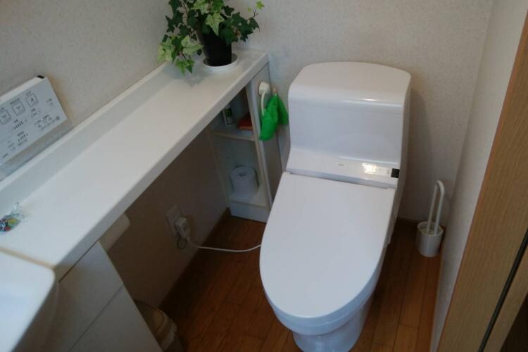 八戸市のトイレリフォーム。ウォシュレット一体型トイレ掃除がしやすく