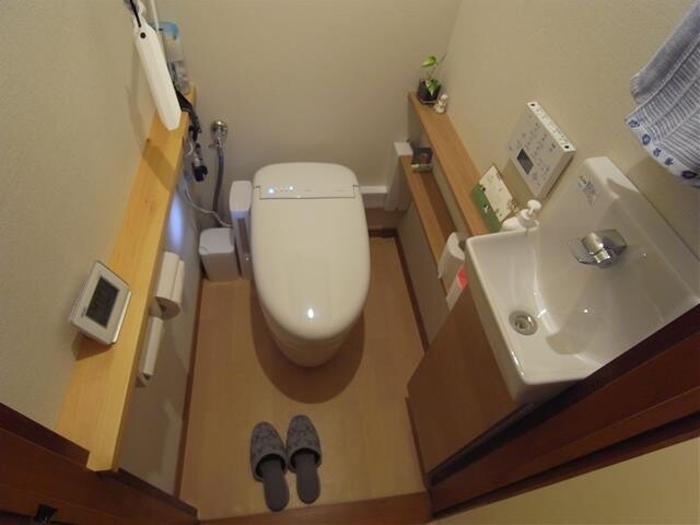 0 4坪の狭小スペースに手洗器付きトイレ設置 株 北奥設備 リフォームしあわせ工房 リフォーム実例 費用 Toto
