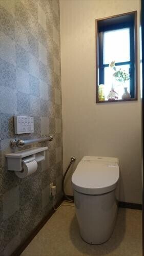 狭い空間を楽しく 2つのトイレで別々の顔 住まいのリフォーム専門店アクト 高田北城店 リフォーム実例 費用 Toto