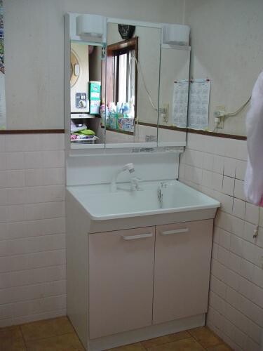 明石市Ｅ様邸エコシャワー水栓と洗面化粧台のリフォーム工事