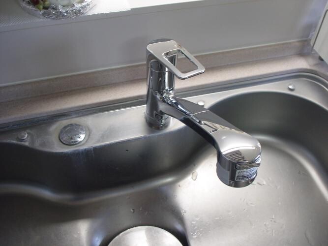 台所の水栓の水もれとトイレの水漏れの修理依頼