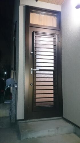 勝手口交換工事 台所の寒い勝手口を交換 防犯性もアップし安心の勝手口にリフォーム 株 モダンリビング リフォーム実例 費用 Toto