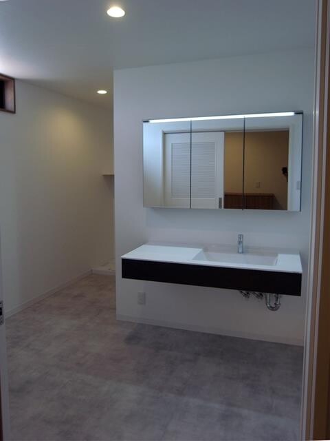 新しい生活 シンプルモダンなユーティリティ 株式会社 サンハウジング リフォーム実例 費用 Toto