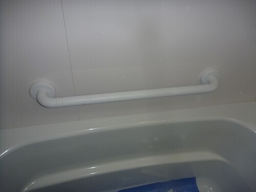 N邸：浴室の手すりを交換 | リフォーム実例 | TOTO株式会社