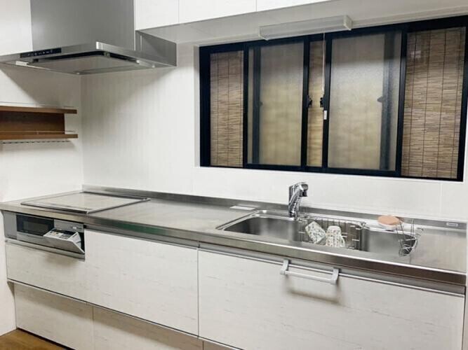 明るいキッチン空間に 株 匠工房 草津栗東店 リフォーム実例 費用 Toto