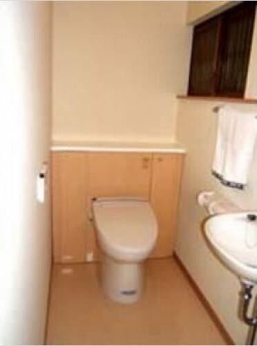 間仕切り壁をとってすっきり広々トイレに変身 株 赤塚工務店 長岡京店 リフォーム実例 費用 Toto