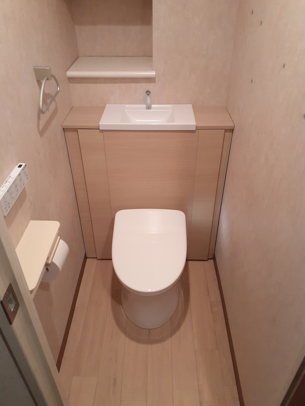 組み合わせトイレから一体型のトイレに！ | リフォーム事例 | TOTO株式会社