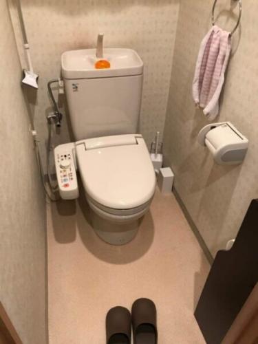 壁にムーミンのクロス トイレの取り替えリフォーム 姫路市y様邸 リフォーム実例 Toto株式会社