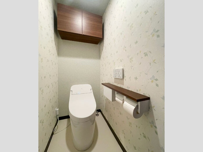 吊り戸で空間を有効活用した広々トイレへ | リフォーム実例 | TOTO株式会社