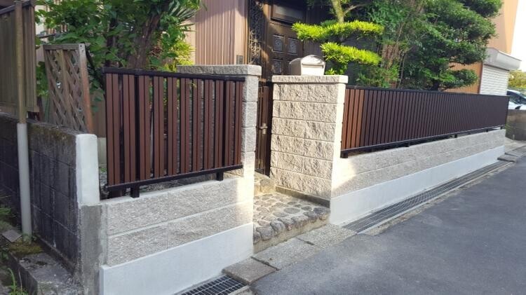 危険ブロック塀から安心でオシャレなフェンスへ 戸谷硝子住建株式会社 Madoショップ蟹江学戸店 リフォーム実例 費用 Toto