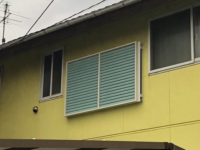多機能ルーバー 目隠しをしながら風を通したい 戸谷硝子住建株式会社 Madoショップ蟹江学戸店 リフォーム実例 費用 Toto