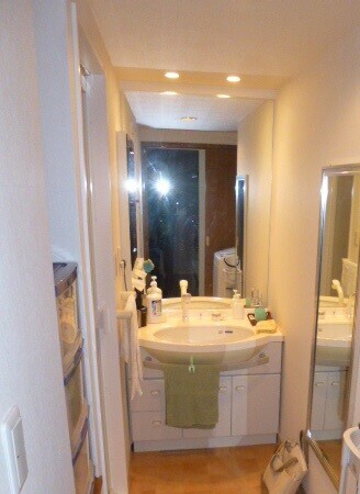 収納スペースを増やして便利に使いやすく 洗面化粧台リフォーム 株 キッチンワークス リフォーム実例 費用 Toto