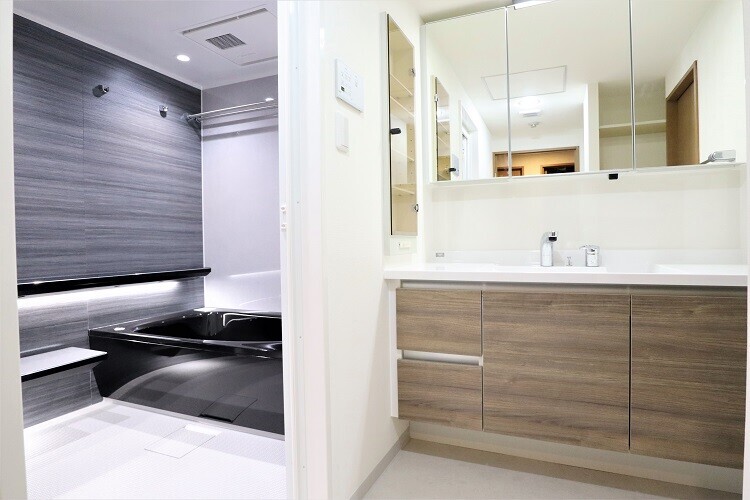 カッコいいの一言 Synla マンション浴室廻りリフォーム 株 ウィルクリエイト リフォーム実例 費用 Toto