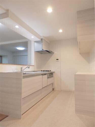 開放感 と 会話のできる 明るいキッチンへ ジールホーム株式会社 リフォーム実例 費用 Toto