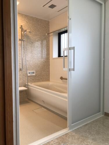 浴室・洗面所リフォーム／TOTO "サザナ ＨＳｼﾘｰｽﾞ Ｔﾀｲﾌﾟ 1717" １坪タイプ を設置