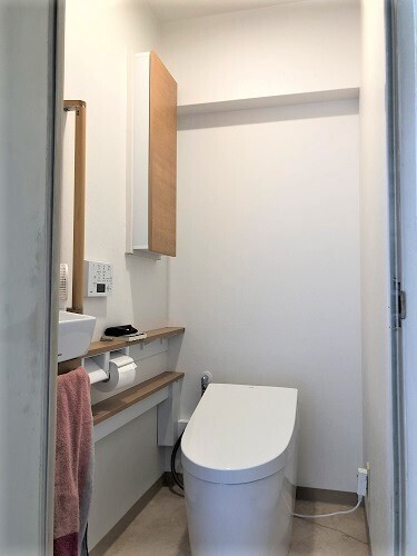 トイレリフォーム／TOTO ネオレストを設置。壁を補強して、手すりと