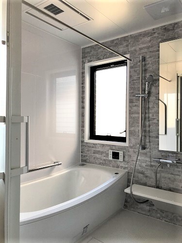 浴室・洗面所リフォーム／浴室はTOTO サザナ HSｼﾘｰｽﾞ Tﾀｲﾌﾟ 1618ｻｲｽﾞを設置。洗面化粧台はTOTO オクターブを設置。