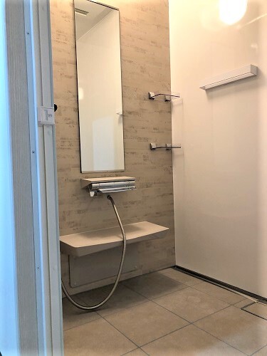 浴室・洗面所リフォーム／既存のシステムバスを撤去して、タカラスタンダード「ぴったりサイズシャワーユニット」を設置。洗面所に収納を増やしました