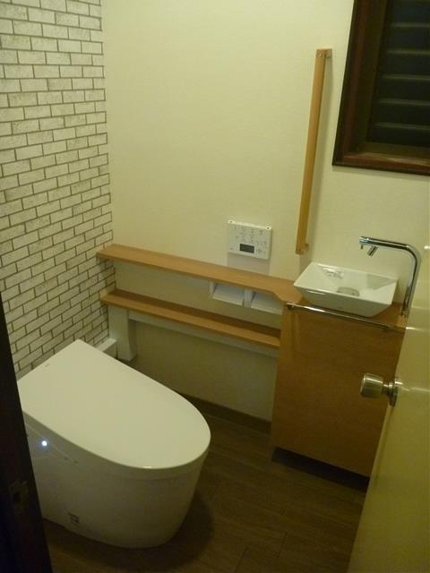 ワンデーリモデルで手洗いカウンター付トイレへ | リフォーム実例