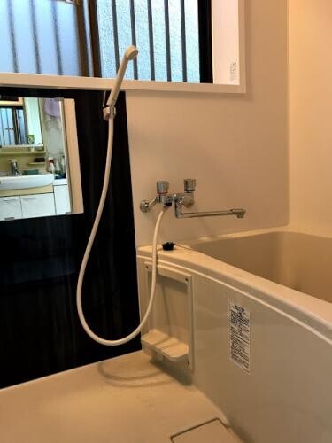 昔ながらのタイルのお風呂からシックな色合いのユニットバスへ Kimura Grit 有 キムラガラス リフォーム実例 費用 Toto