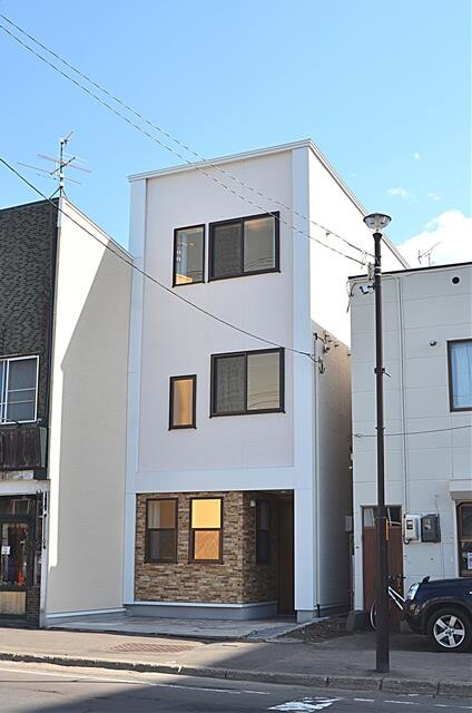 近所密着の本屋さん 長年の家業をやめて快適な住まいへ 株 アルティザン建築工房 リフォーム実例 費用 Toto