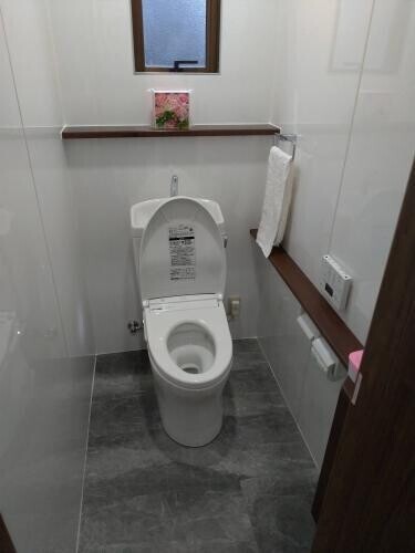 弊社事務所 トイレリフォーム 有 鈴木住宅設備 リフォーム実例 費用 Toto