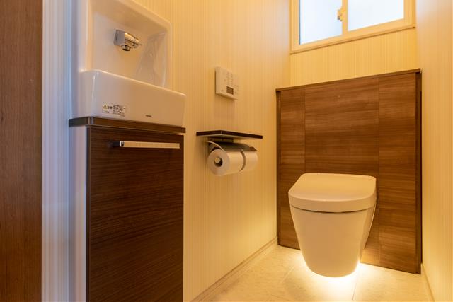 フローティングデザインのトイレでお掃除ラクラク | リフォーム実例