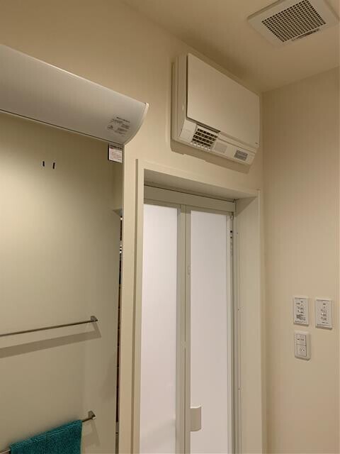 【ヒートショック対策】TOTO 洗面所暖房機 TYR340S 風呂 脱衣所に TOTO [在庫あり] 洗面所暖房機 TYR340S 三乾王 AC100V 電源