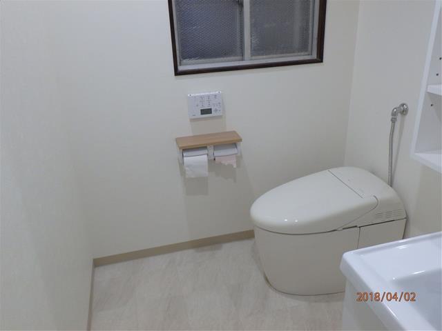 和便器から洋便器に取替て快適なレストルームへ リフォーム実例 Toto株式会社