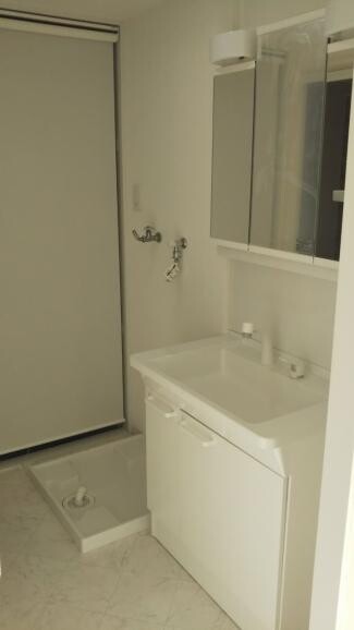 シンプルなこだわりのある洗面化粧台 リフォーム実例 Toto株式会社