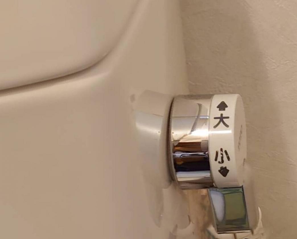 タンクのレバーが元の位置に戻らなくなったら（TOTO ロータンク