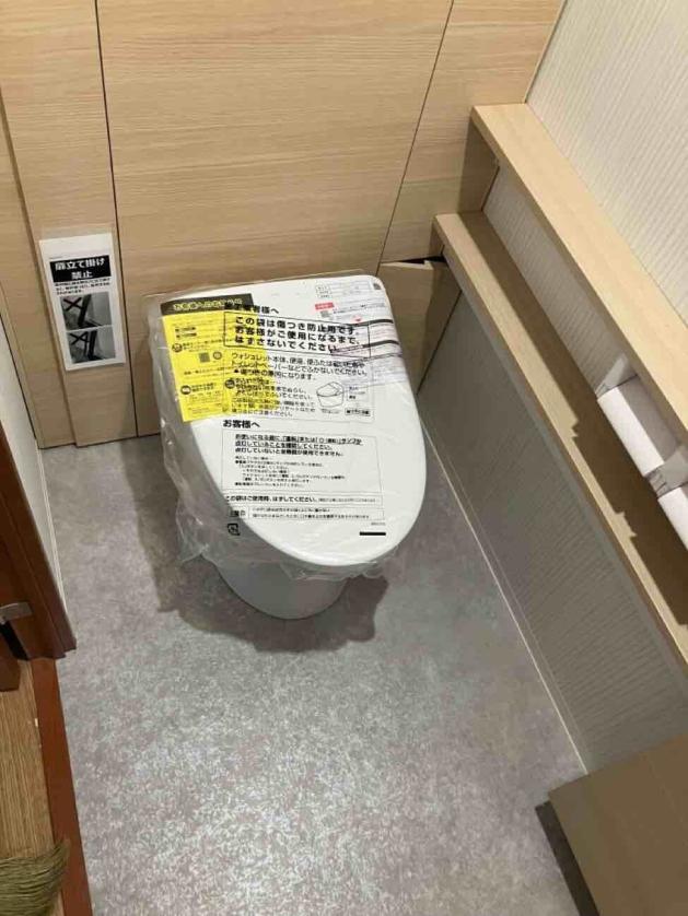 吊戸棚を撤去して背面収納付きトイレへ取り替えました。 | リフォーム