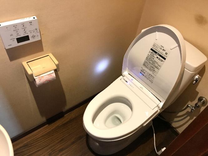 トイレ】同時に2台交換工事！ | リフォーム実例 | TOTO株式会社