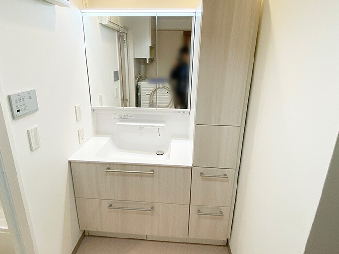 トールキャビネットで収納たっぷり洗面台へリフォーム | リフォーム