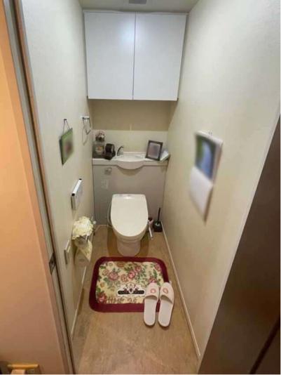 リフォーム(未使用)TOTOトイレ収納キャビネット 未使用 TOTO トイレ収納キャビネット YSC26R 紙巻き器付 現状品