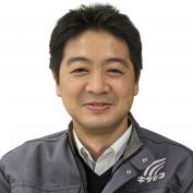 営業本部 内装チーム 主任 冷水 圭吾 (ひやみず けいご)