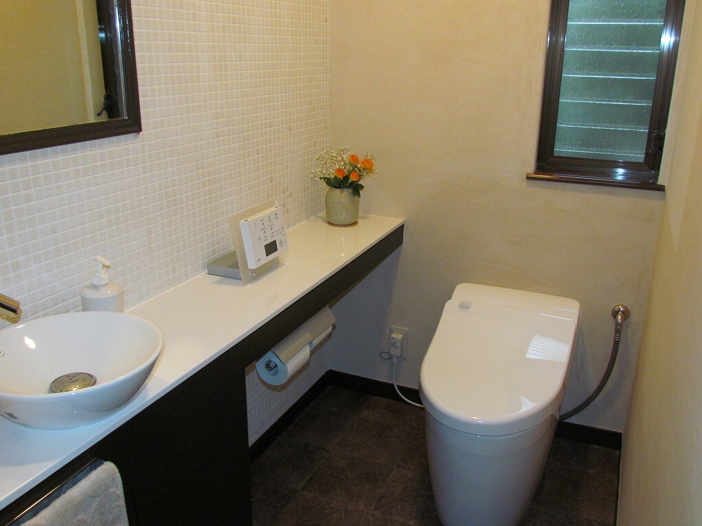 素材にこだわった和モダンのトイレ リフォーム実例 Toto株式会社 素材にこだわった和モダンのトイレ リフォーム実例 Toto株式会社