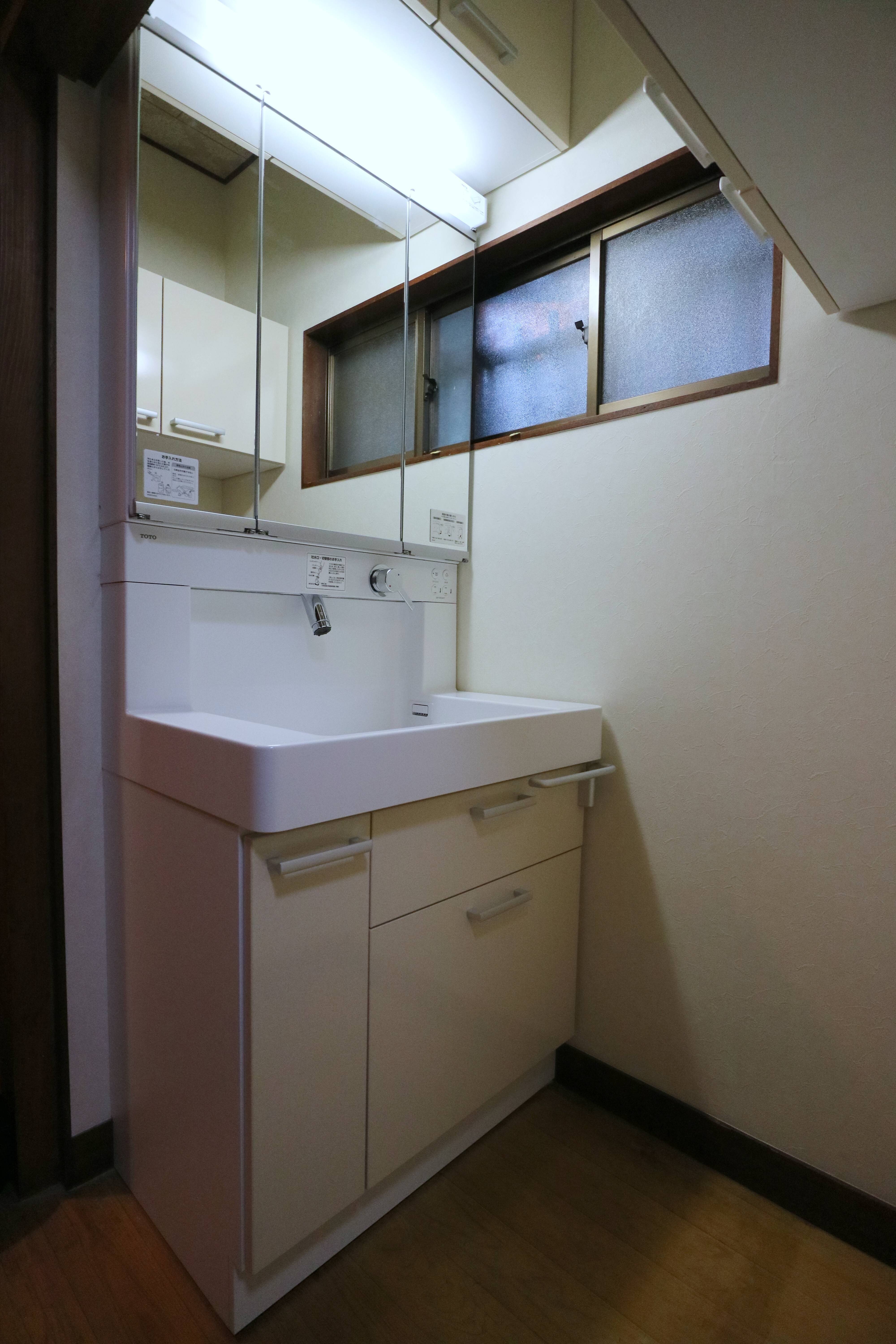 狭い空間でも大丈夫 阿部興業 株 リフォーム実例 費用 Toto