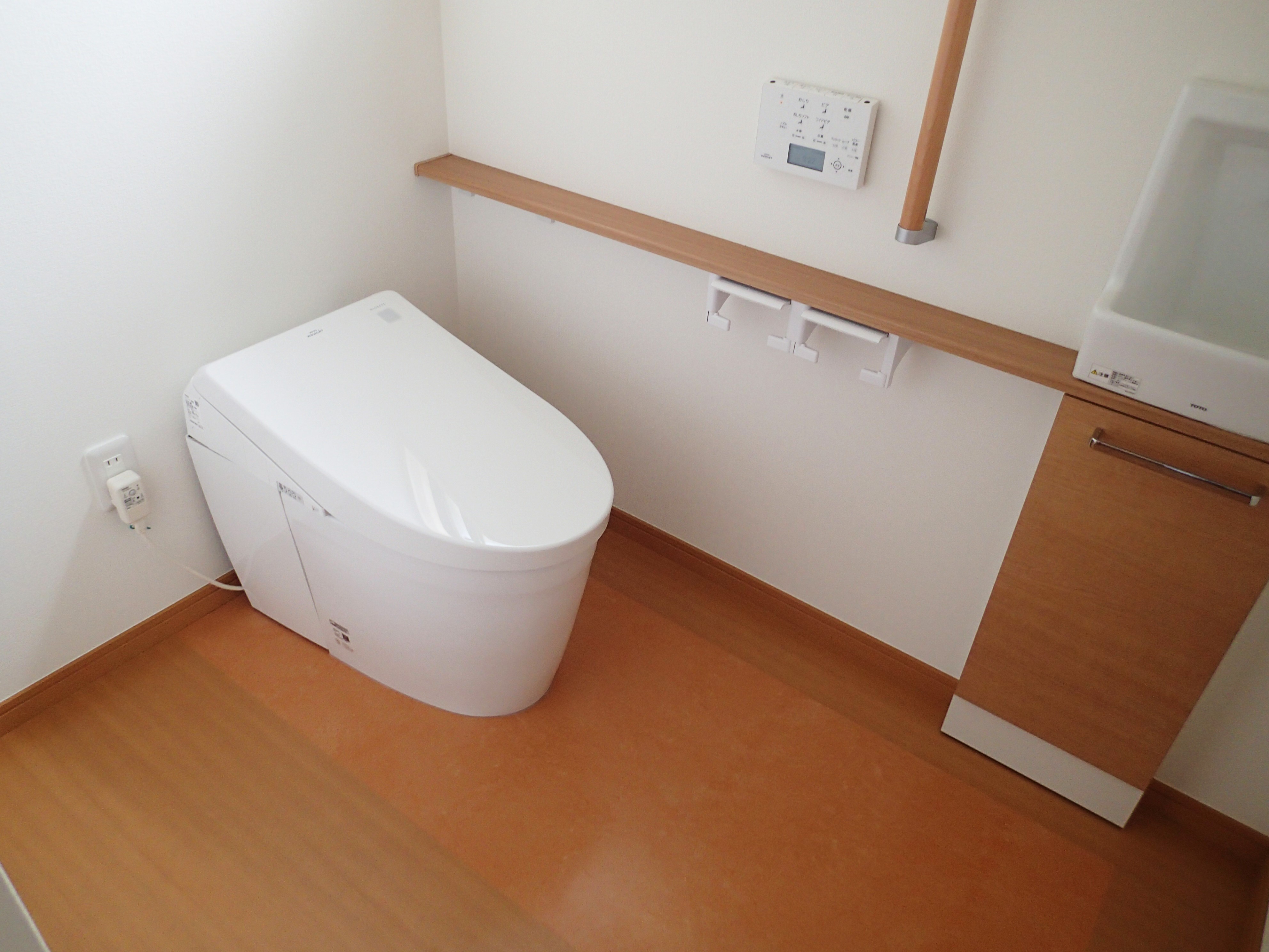 広々リラックスできるトイレ ライフプラン 株 リフォーム実例 費用 Toto