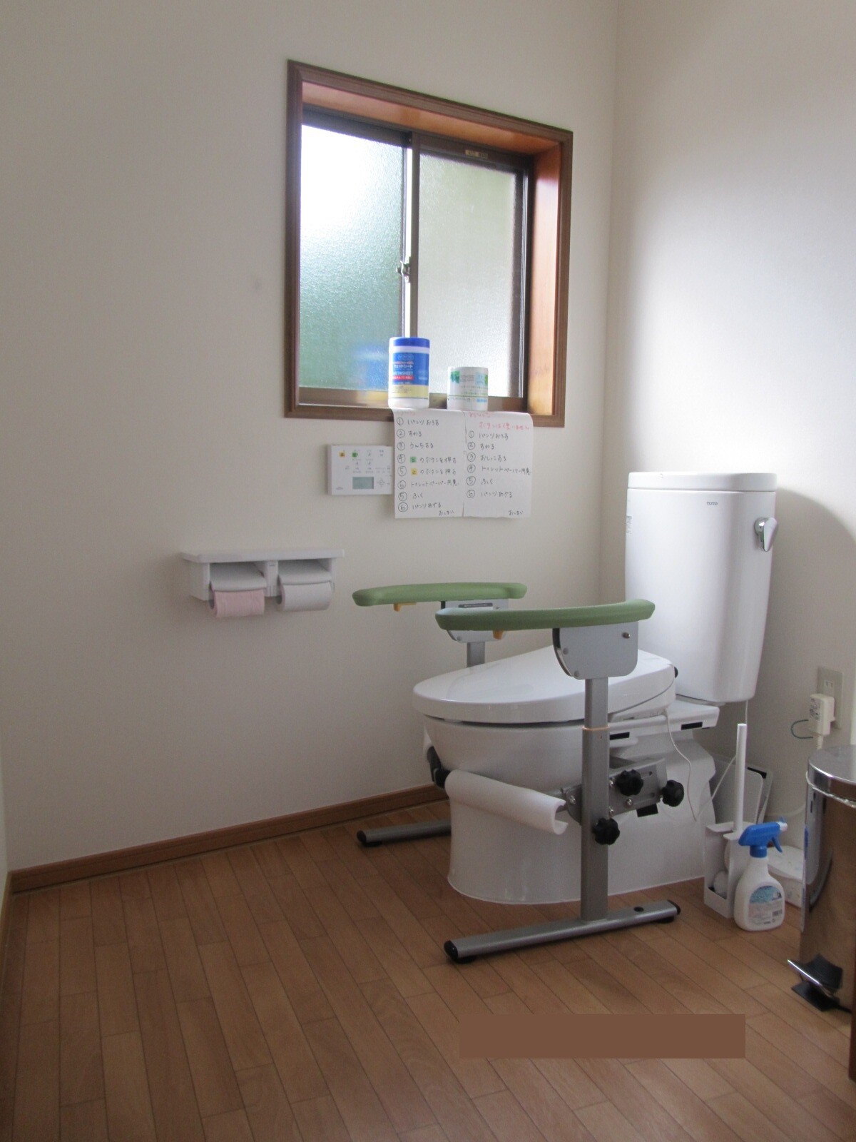 介護しやすいトイレ 株式会社 クボタホームクリニック リフォーム実例 費用 Toto