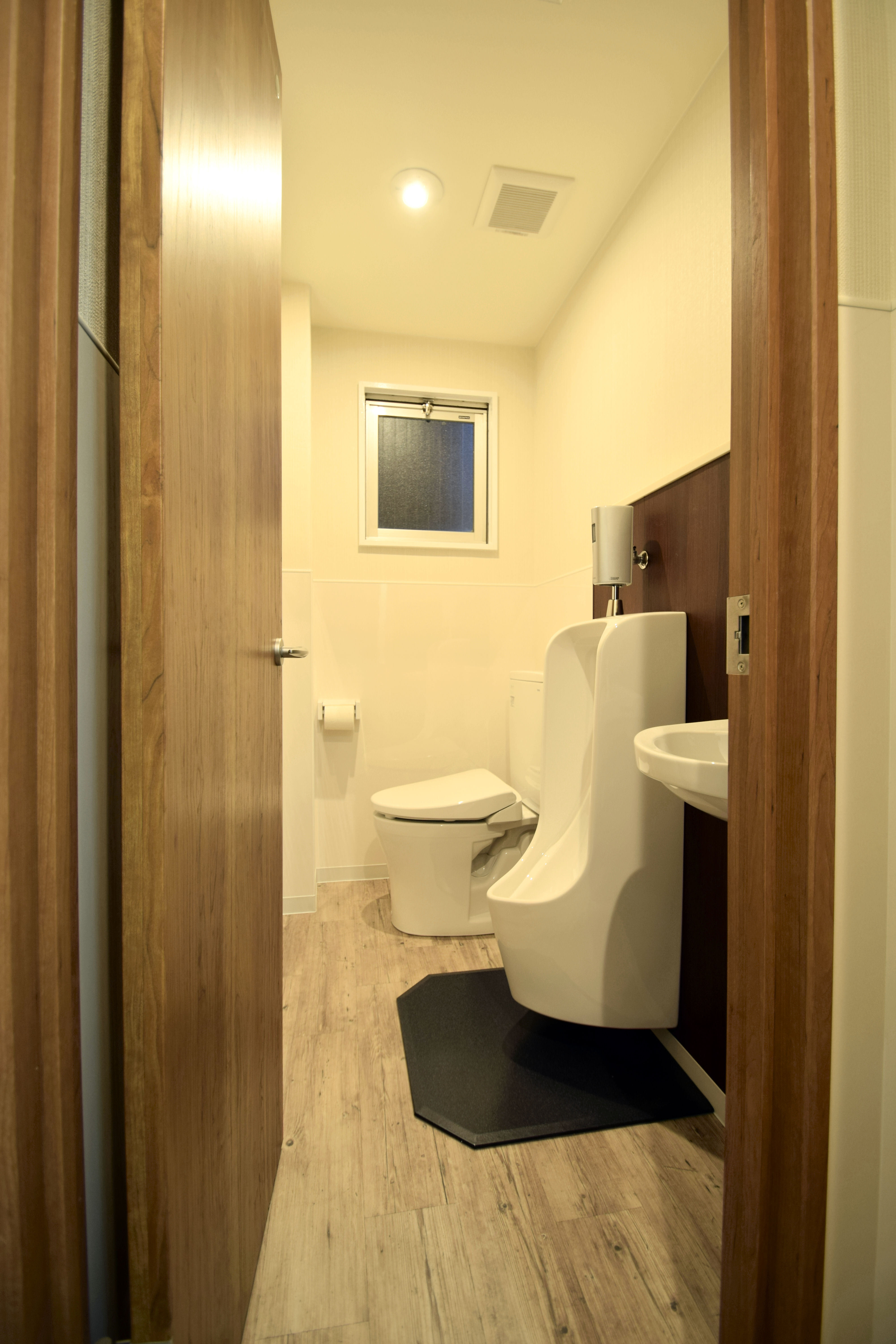 ミニマムなデザインが求められる空間トイレ